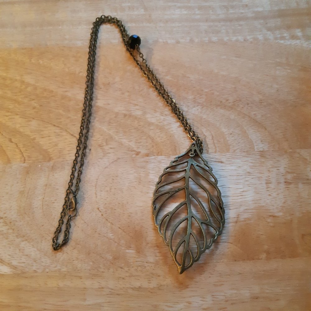 Leaf Neckless - Picture 3 of 5